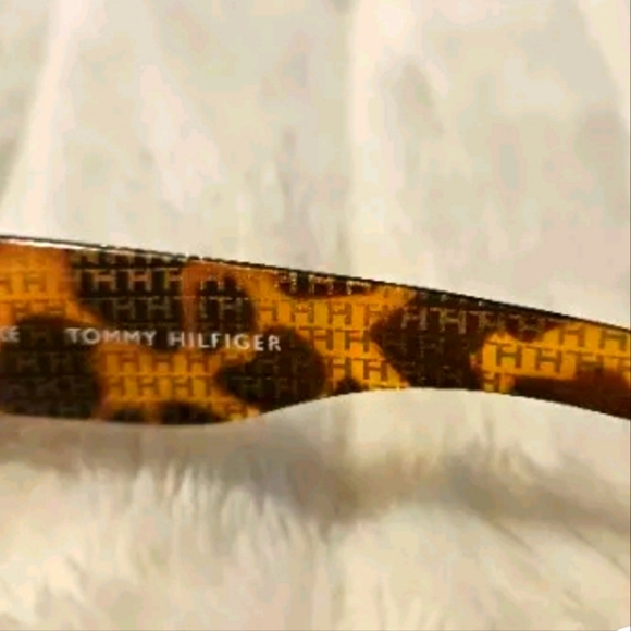 Tommy Hilfiger Tortoise Frame Sunglasses TH8076 Great Condition Ray Ban Case - Picture 3 of 6